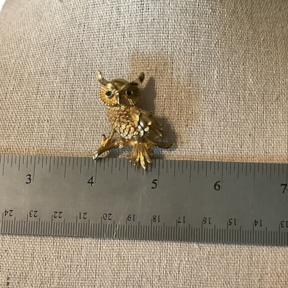 Vintage Monet Gold-Tone Owl Brooch Pin With Rhinestone Eyes & Textured Feathers - Picture 2 of 3